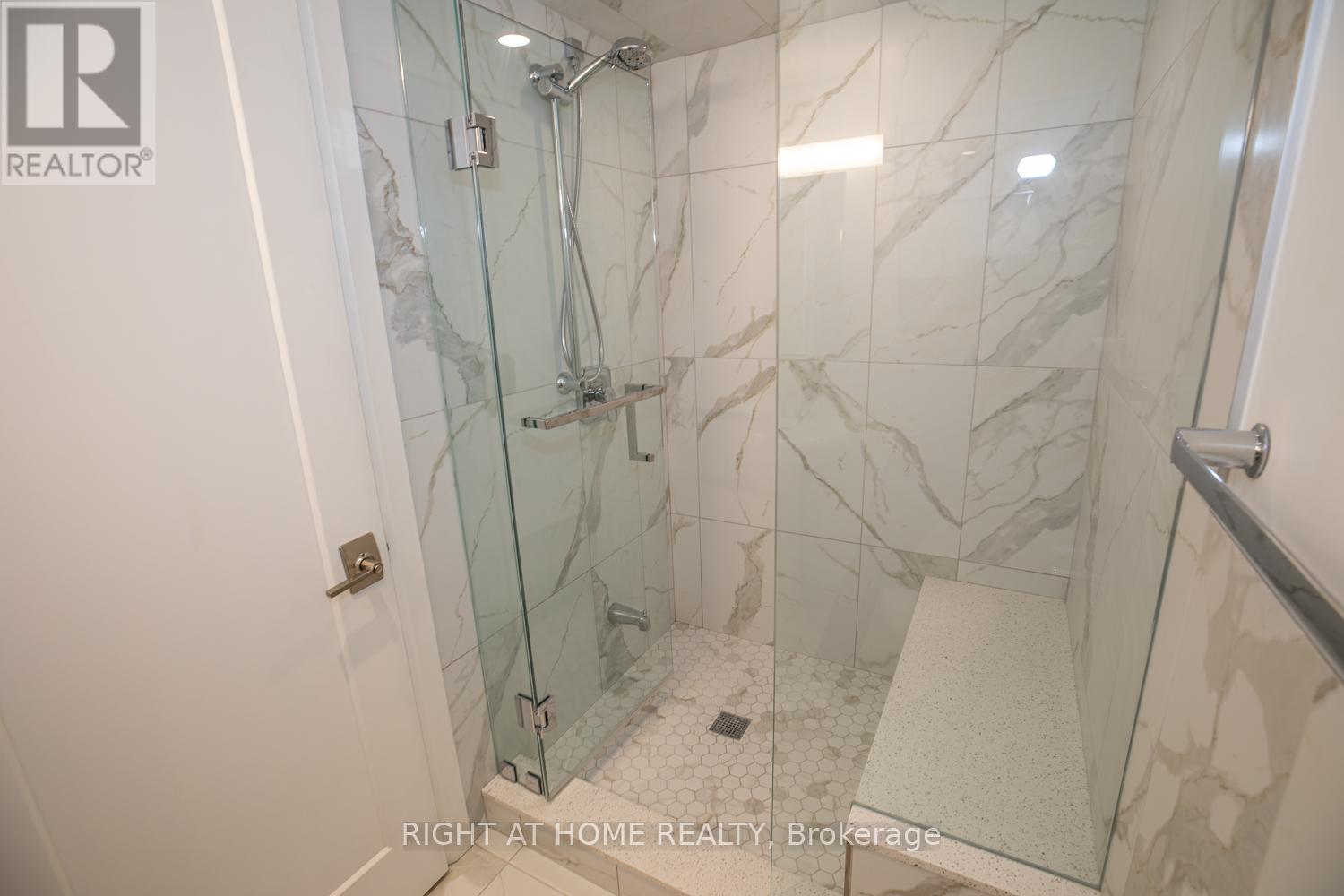 32 Varsity Road, Toronto, Ontario  M6S 4N5 - Photo 15 - W12988272