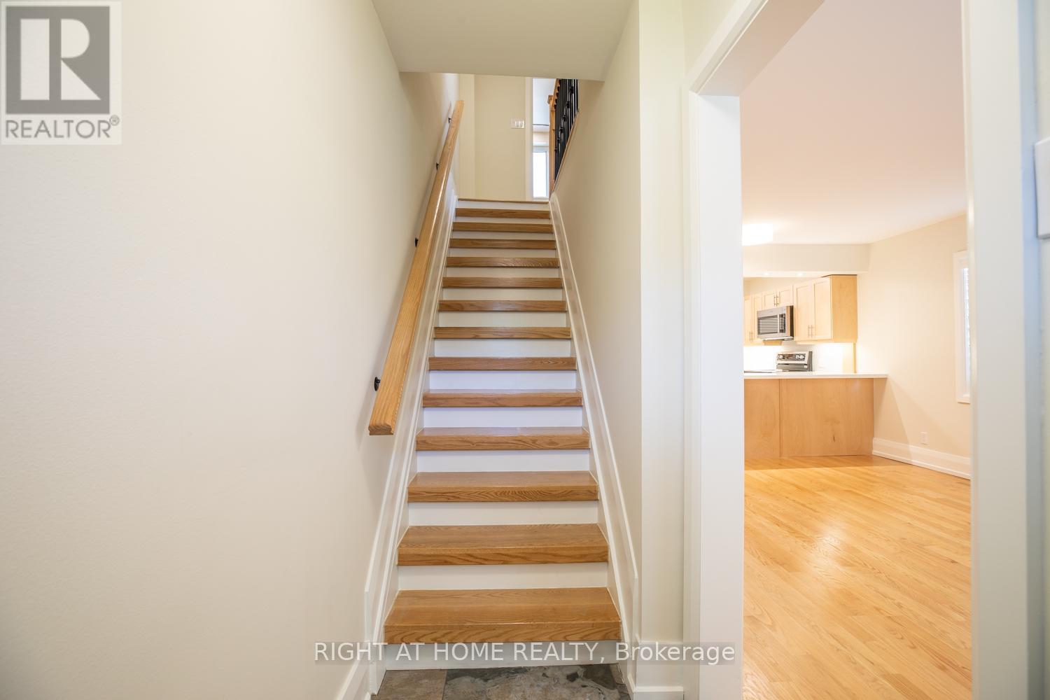 32 Varsity Road, Toronto, Ontario  M6S 4N5 - Photo 16 - W12988272