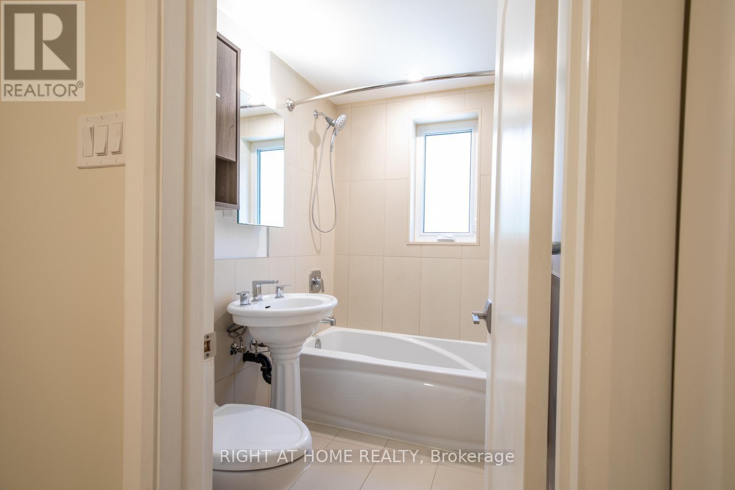 32 Varsity Road, Toronto, Ontario  M6S 4N5 - Photo 17 - W12988272