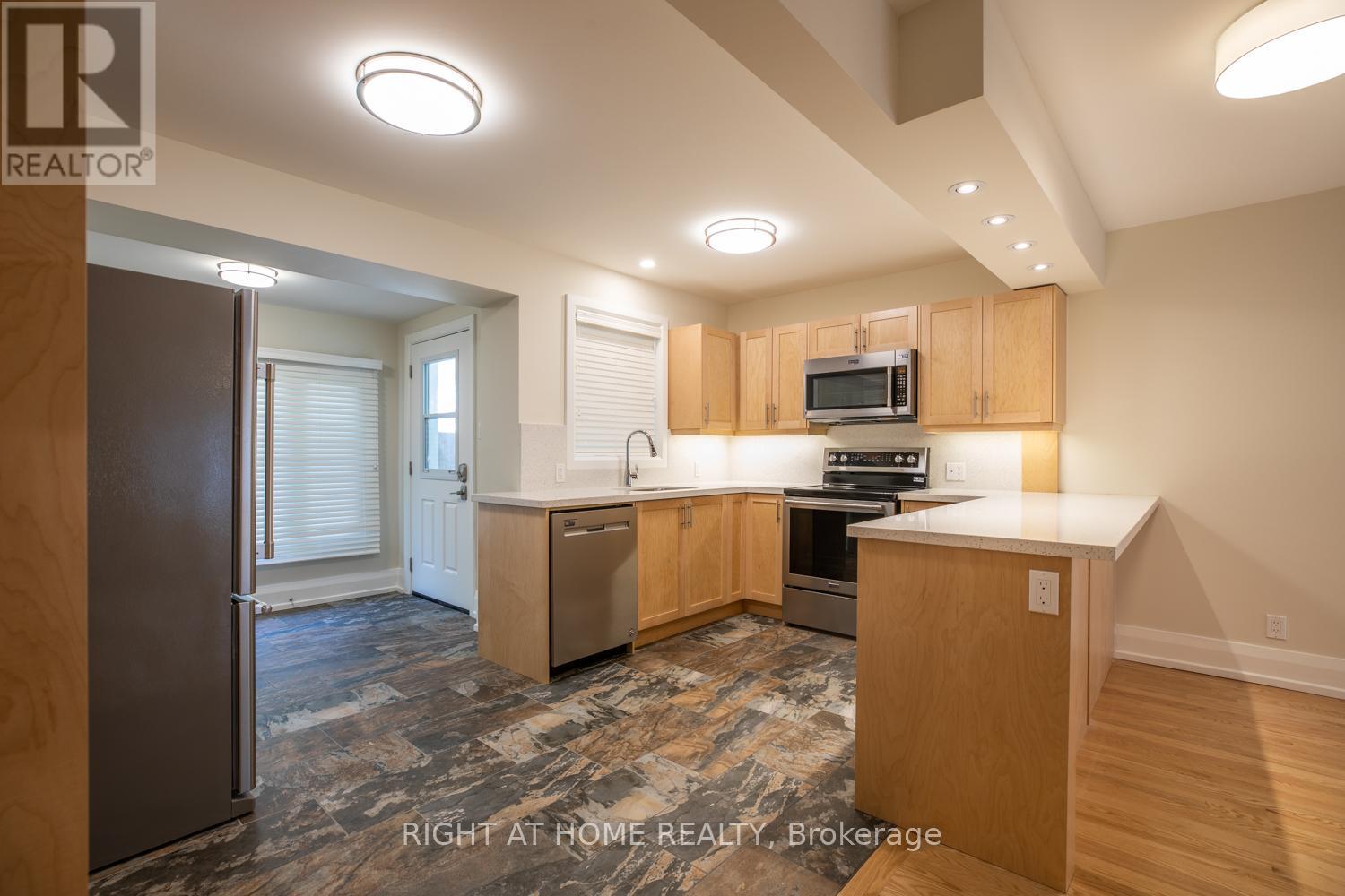 32 Varsity Road, Toronto, Ontario  M6S 4N5 - Photo 7 - W12988272