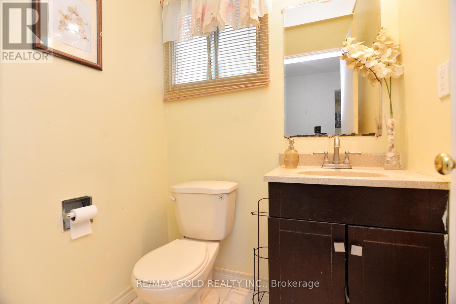 9 Ravenswood Drive, Brampton, Ontario  L6Y 3Y5 - Photo 10 - W12988276