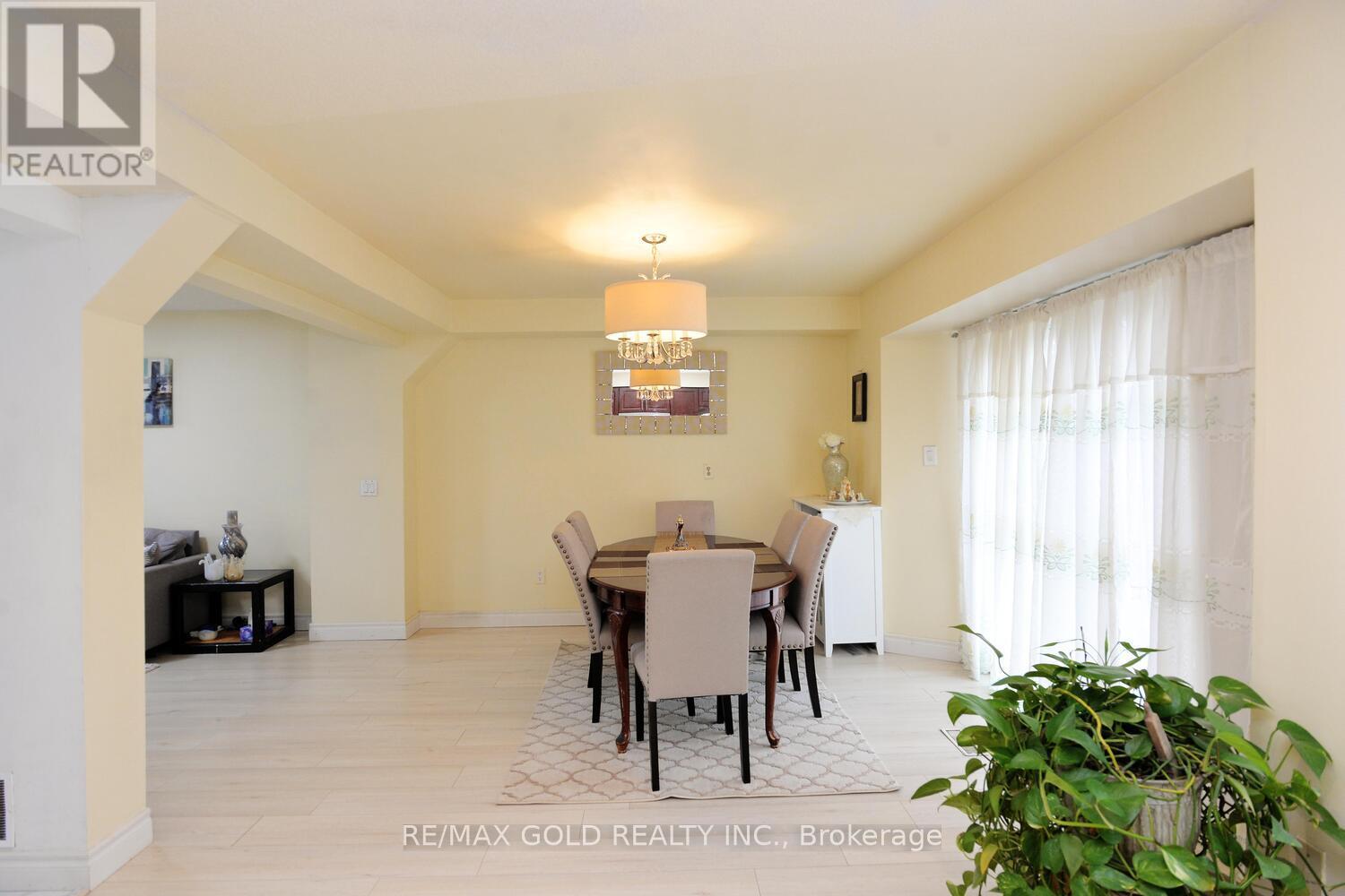 9 Ravenswood Drive, Brampton, Ontario  L6Y 3Y5 - Photo 11 - W12988276