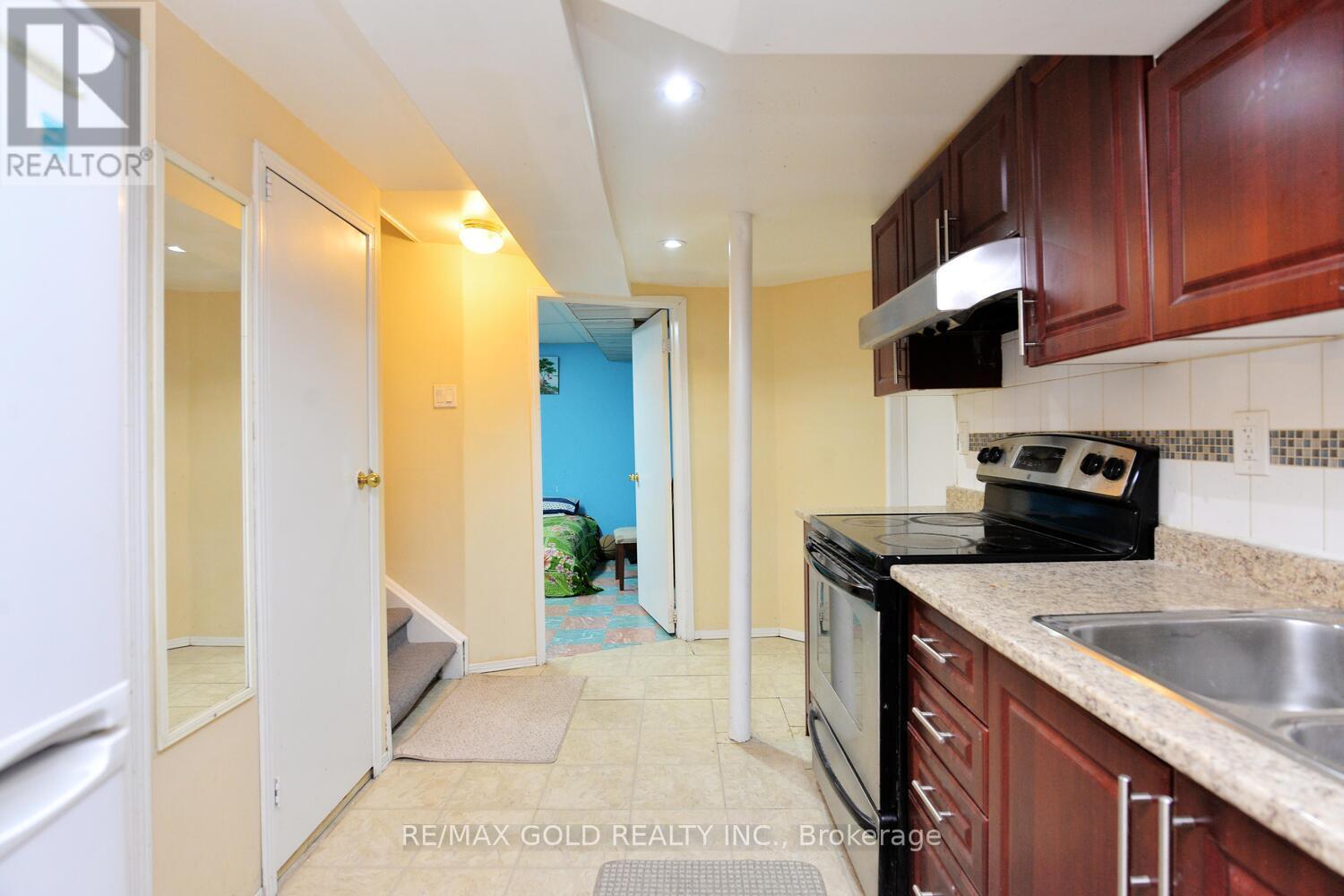 9 Ravenswood Drive, Brampton, Ontario  L6Y 3Y5 - Photo 23 - W12988276