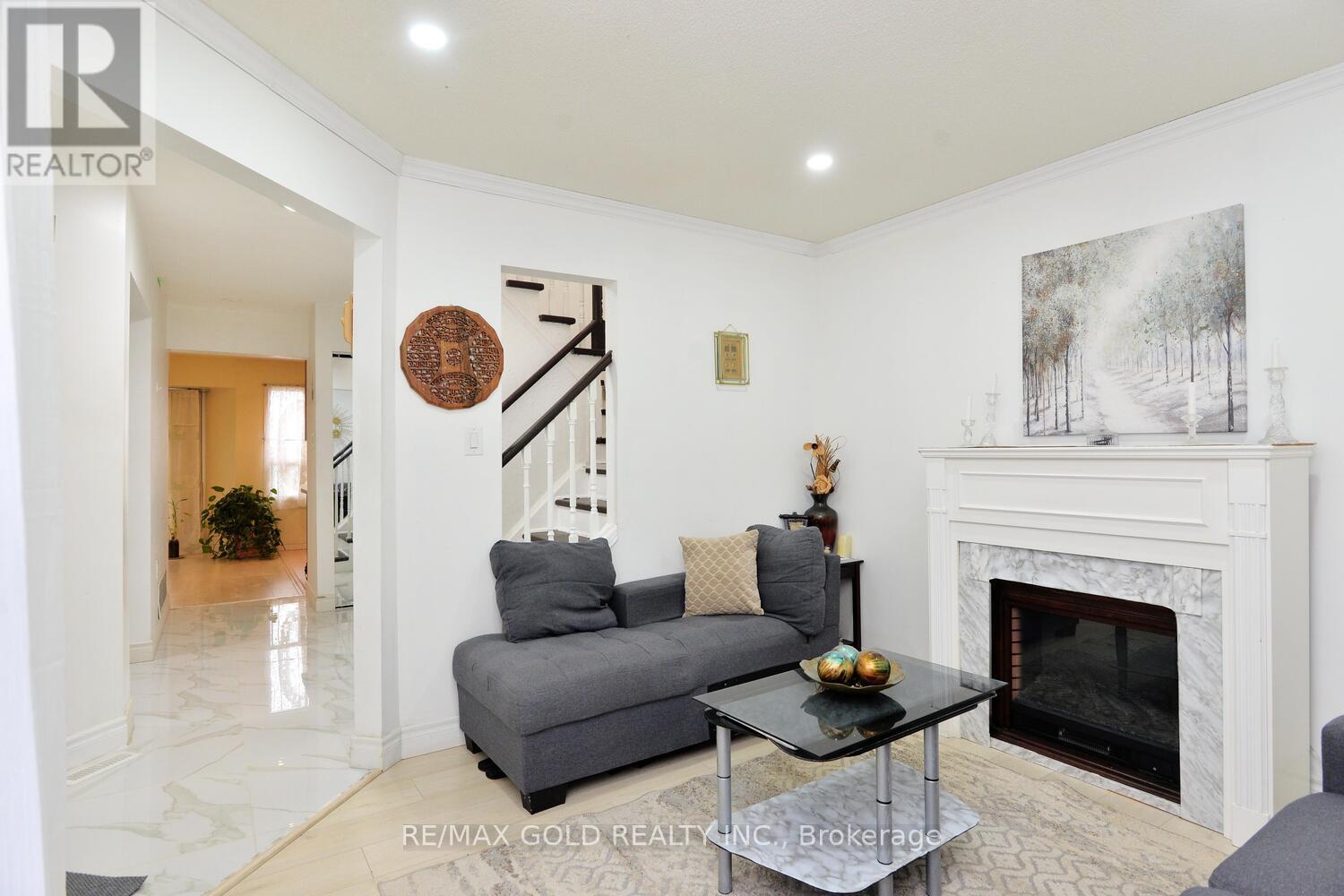 9 Ravenswood Drive, Brampton, Ontario  L6Y 3Y5 - Photo 5 - W12988276