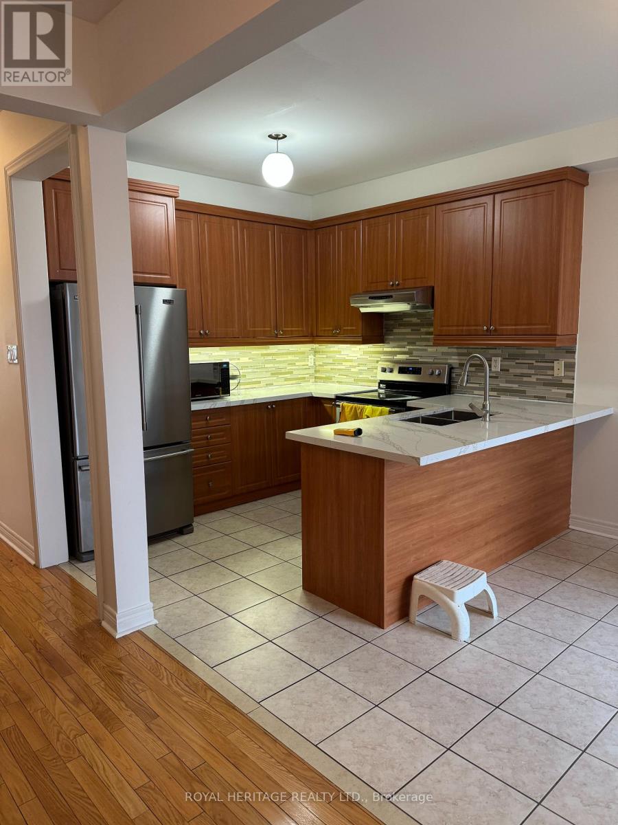 Main - 49 Everingham Circle, Brampton, Ontario  L6R 0R9 - Photo 3 - W12985818