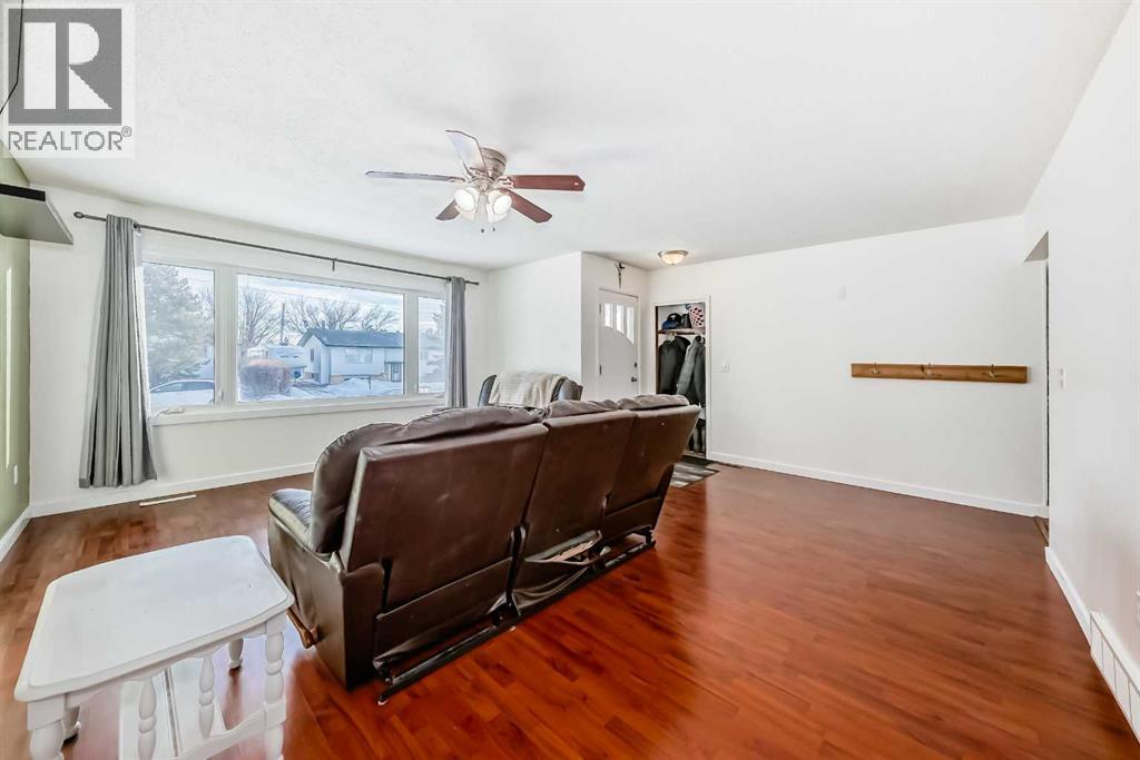 4924 39 Street, Innisfail, Alberta  T4G 1J2 - Photo 9 - A2287732