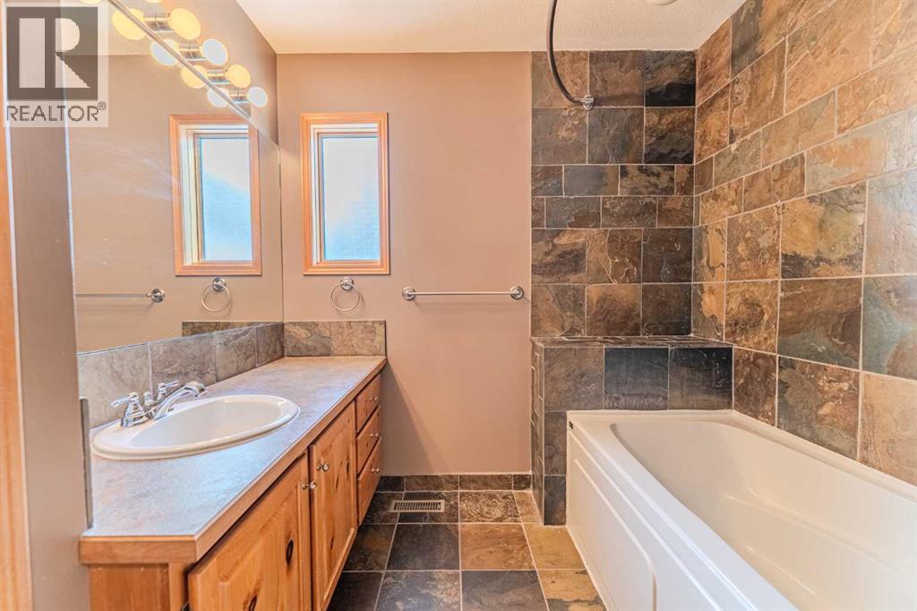 4, 1000 Cougar Creek Drive, Canmore, Alberta  T1W 1C7 - Photo 31 - A2298455