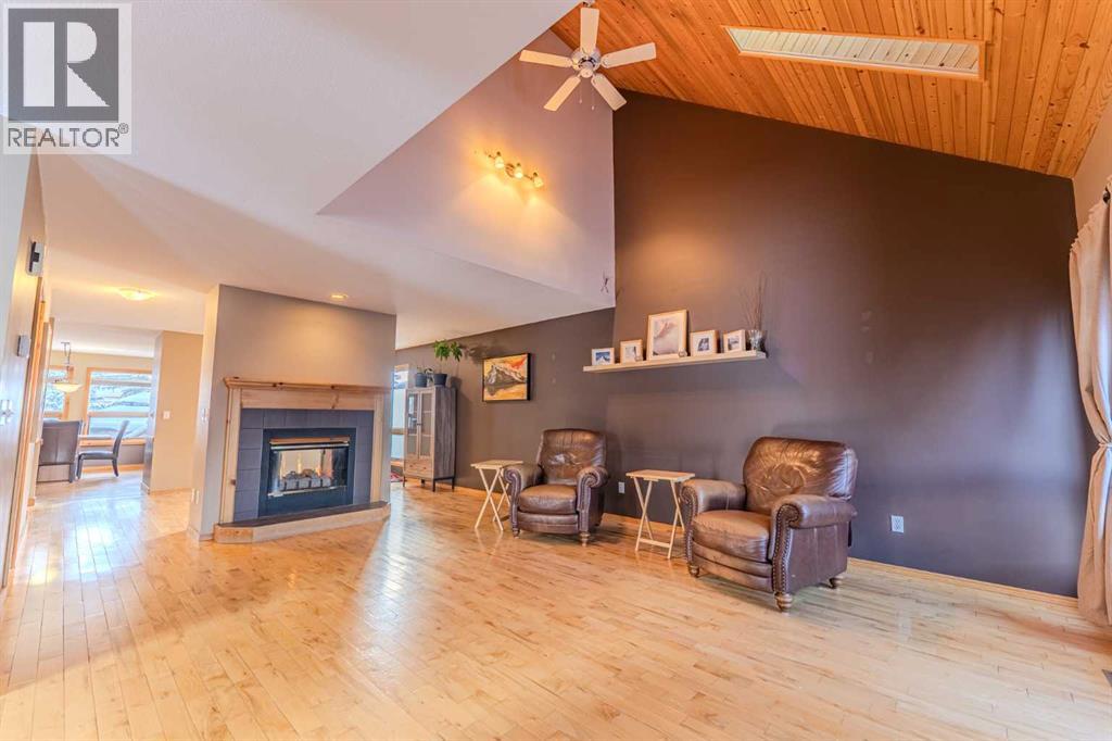 4, 1000 Cougar Creek Drive, Canmore, Alberta  T1W 1C7 - Photo 3 - A2298455