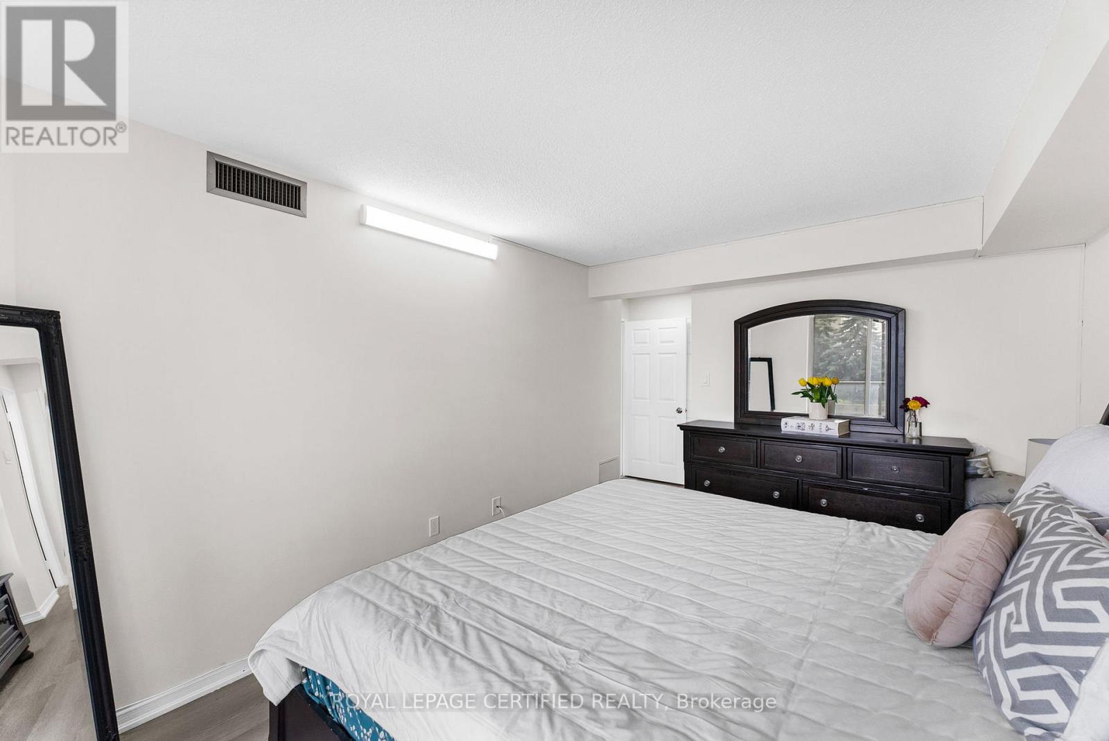 210 - 700 Constellation Drive, Mississauga, Ontario  L5R 3G8 - Photo 18 - W12987894