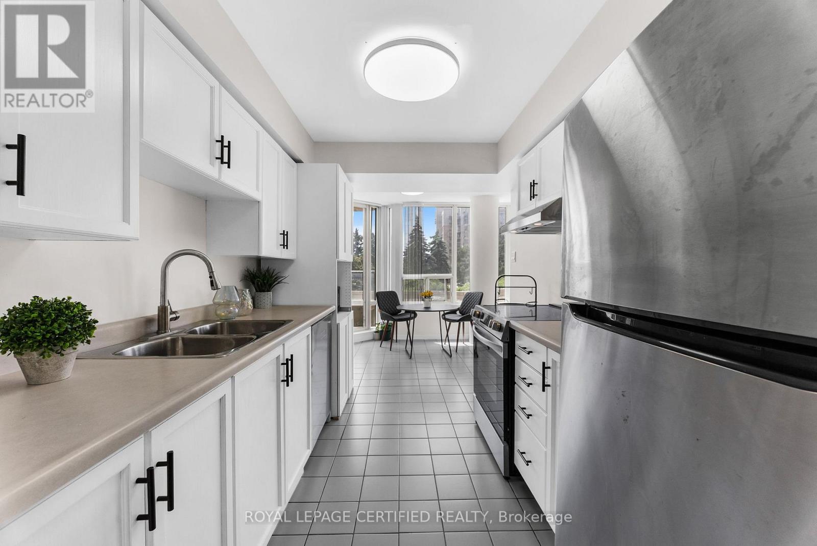 210 - 700 Constellation Drive, Mississauga, Ontario  L5R 3G8 - Photo 5 - W12987894