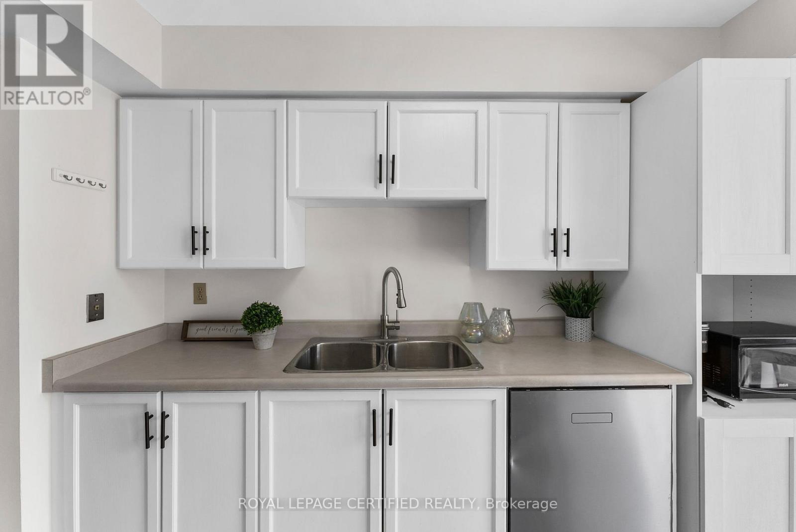 210 - 700 Constellation Drive, Mississauga, Ontario  L5R 3G8 - Photo 7 - W12987894