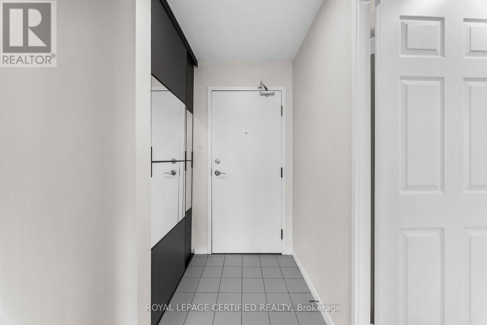 210 - 700 Constellation Drive, Mississauga, Ontario  L5R 3G8 - Photo 4 - W12987894