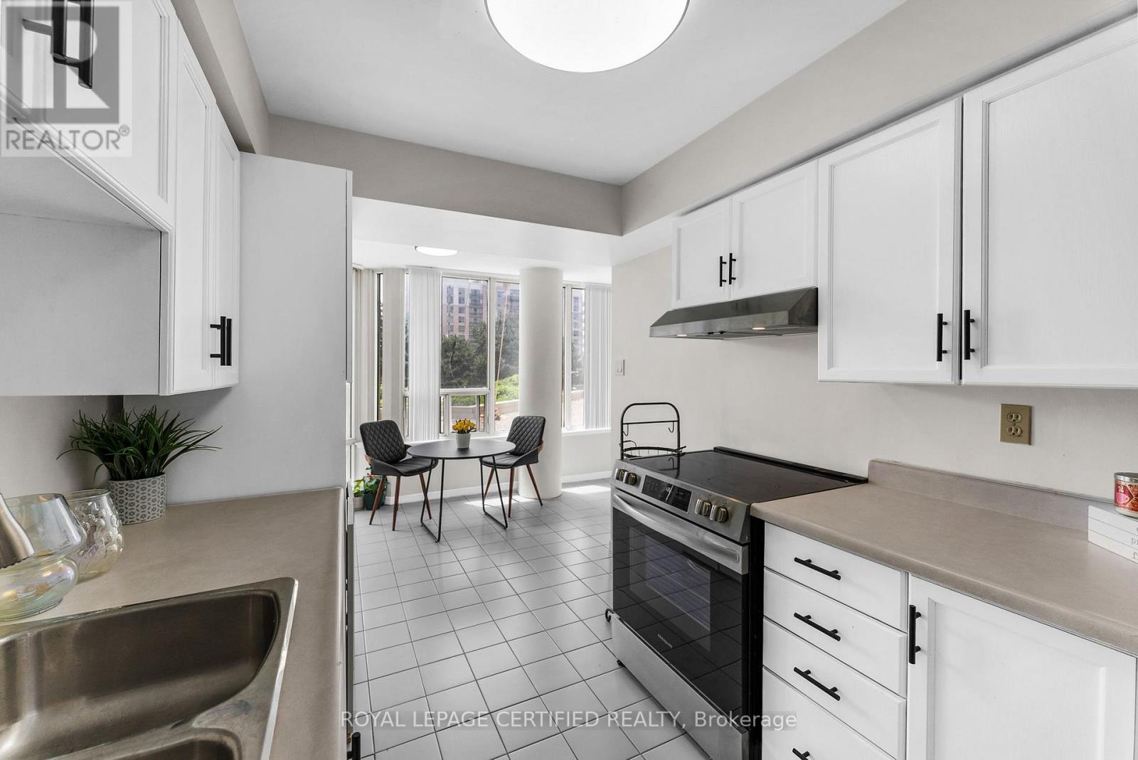 210 - 700 Constellation Drive, Mississauga, Ontario  L5R 3G8 - Photo 8 - W12987894