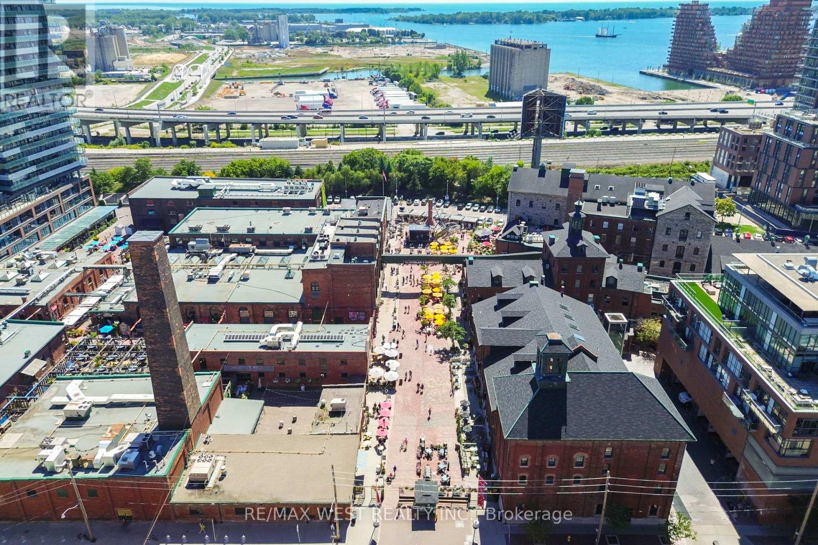 90 Distillery Lane, Toronto, Ontario  M5A 4R2 - Photo 34 - C12988308