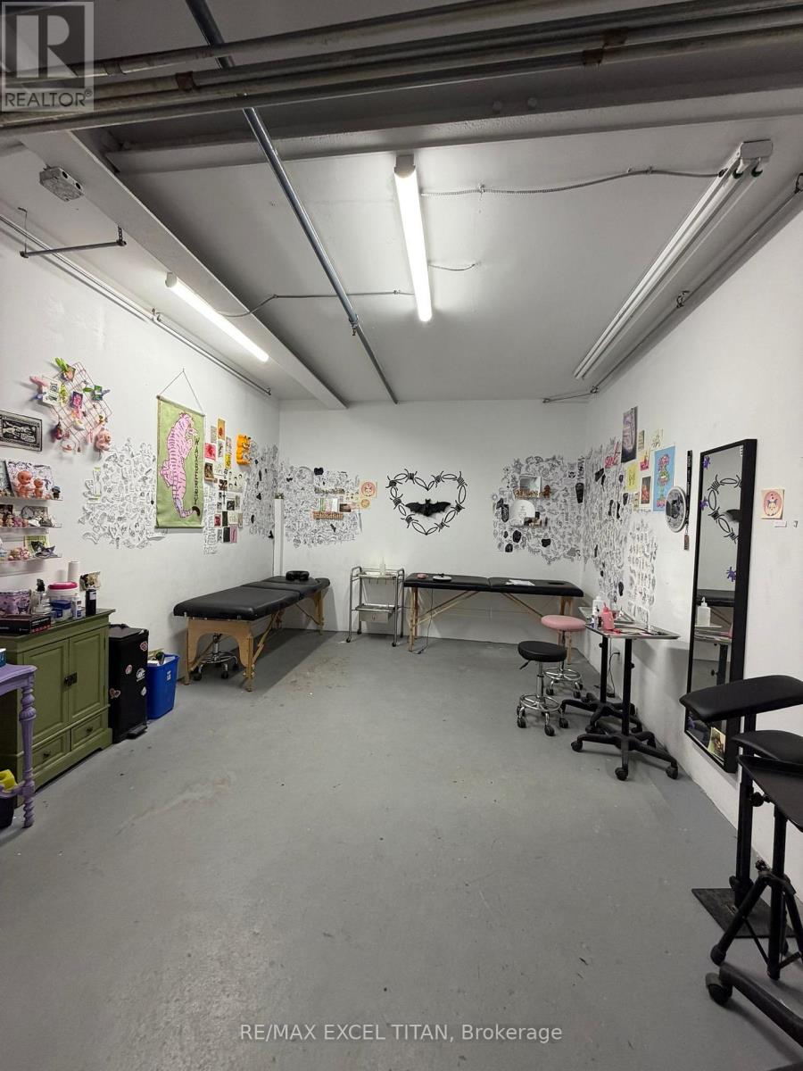 112 - 227 Sterling Road, Toronto, Ontario  M6P 3L4 - Photo 5 - C12941478