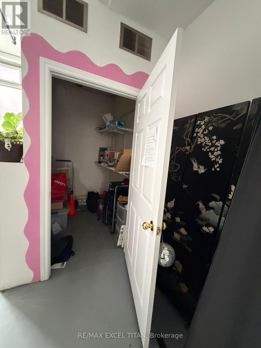 112 - 227 Sterling Road, Toronto, Ontario  M6P 3L4 - Photo 12 - C12941478