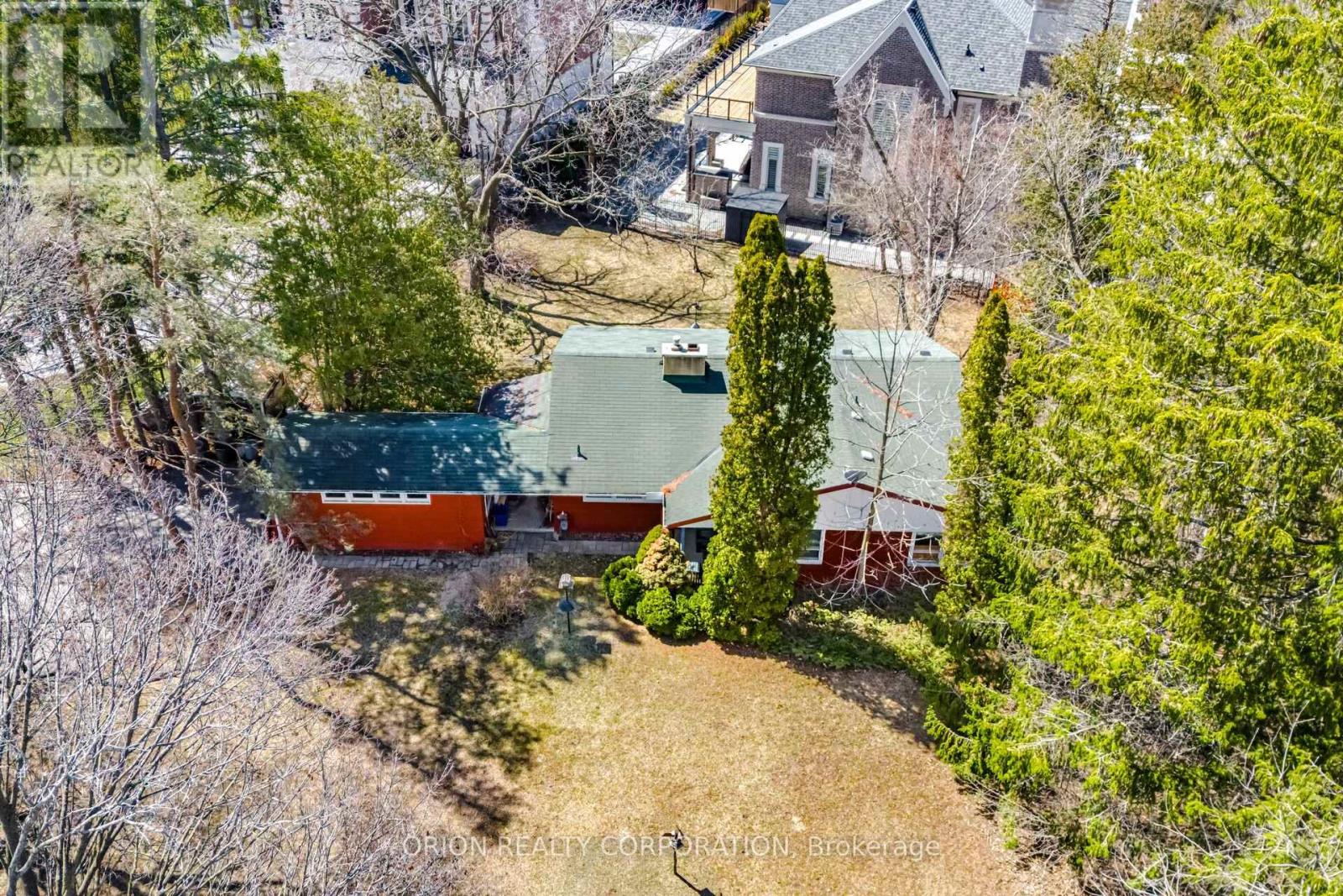 100 Westwood Lane, Richmond Hill, Ontario  L4C 6Y3 - Photo 2 - N12802194