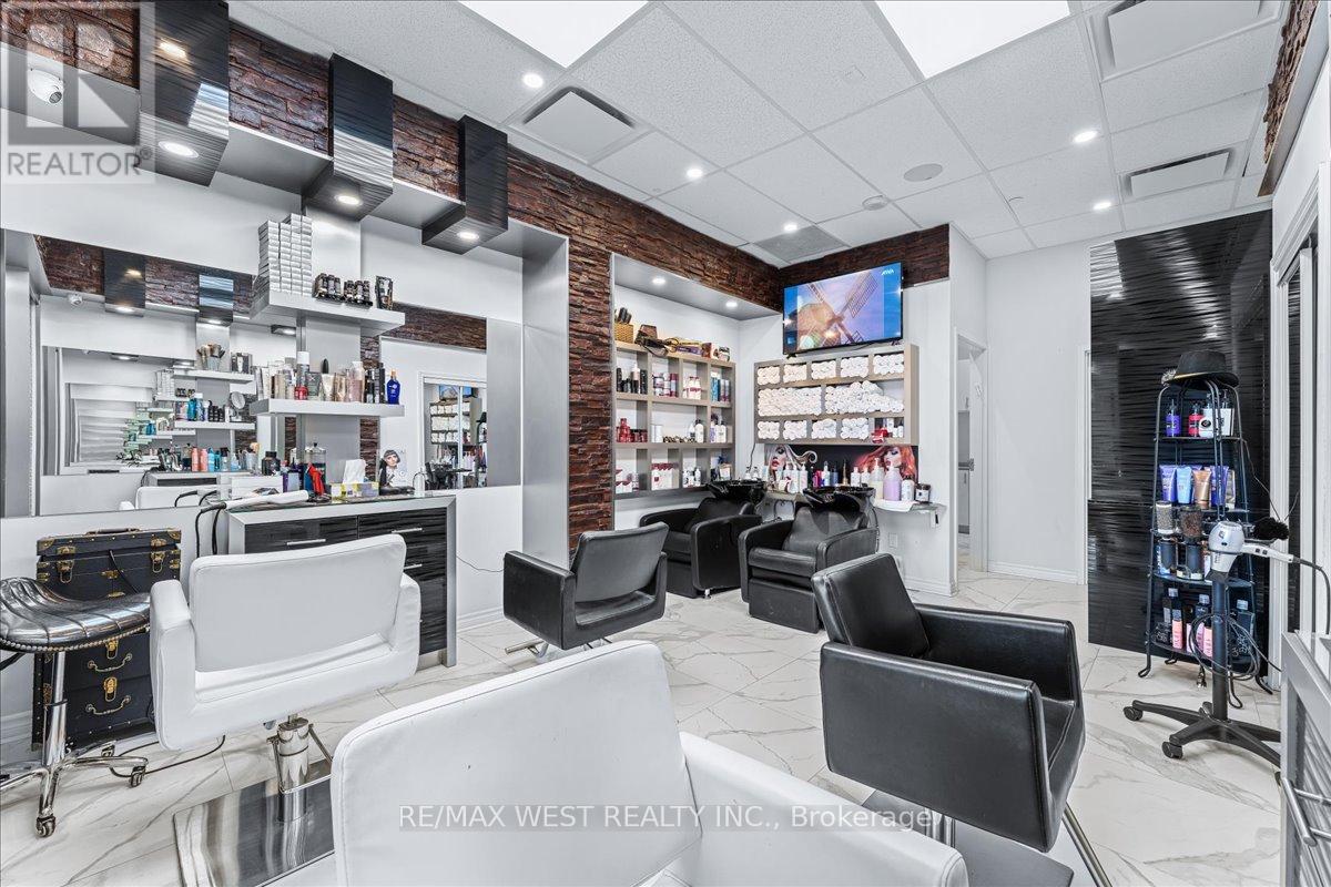 A8 - 9610 Yonge Street, Richmond Hill, Ontario  L4C 1V6 - Photo 10 - N12988302