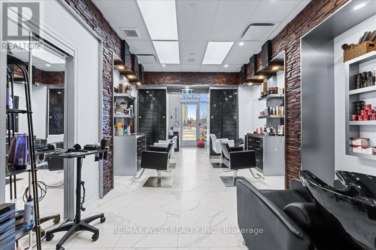 A8 - 9610 Yonge Street, Richmond Hill, Ontario  L4C 1V6 - Photo 2 - N12988302