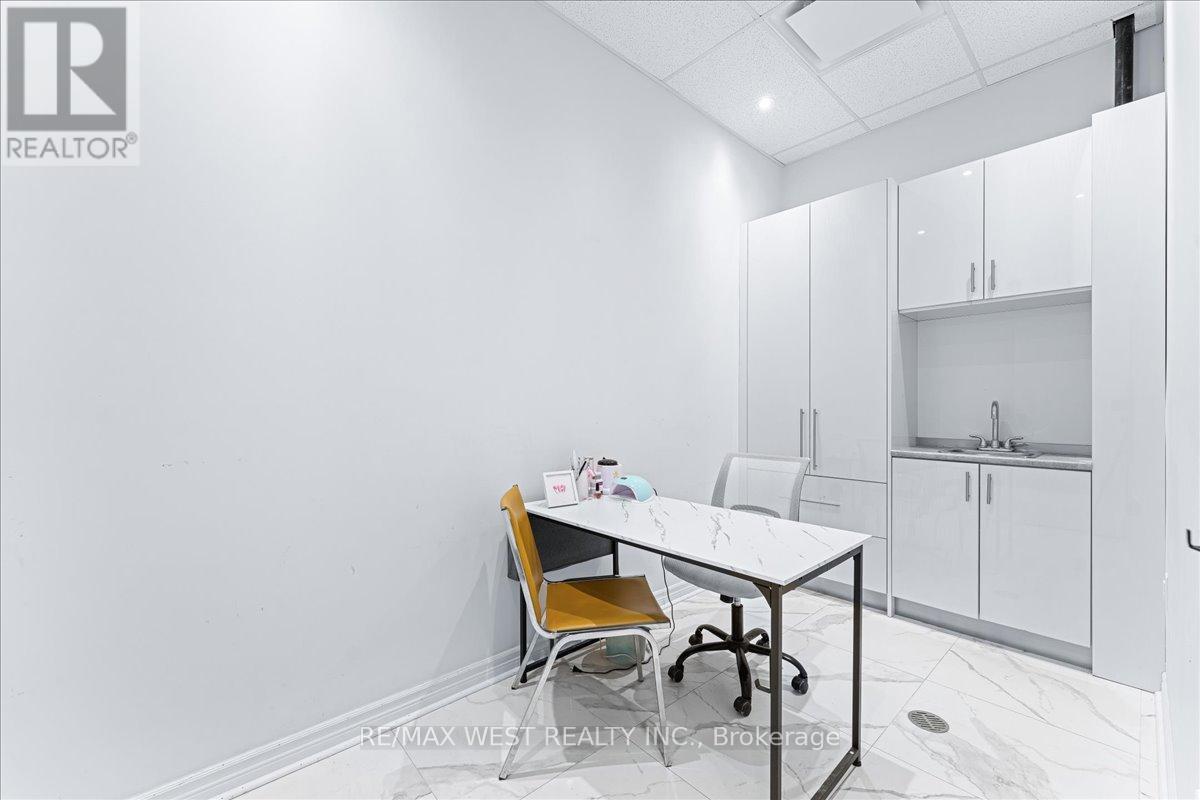 A8 - 9610 Yonge Street, Richmond Hill, Ontario  L4C 1V6 - Photo 20 - N12988302