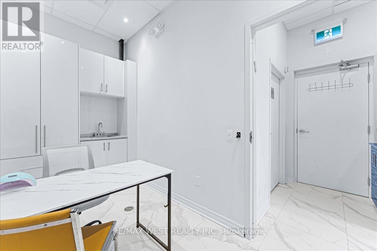 A8 - 9610 Yonge Street, Richmond Hill, Ontario  L4C 1V6 - Photo 21 - N12988302