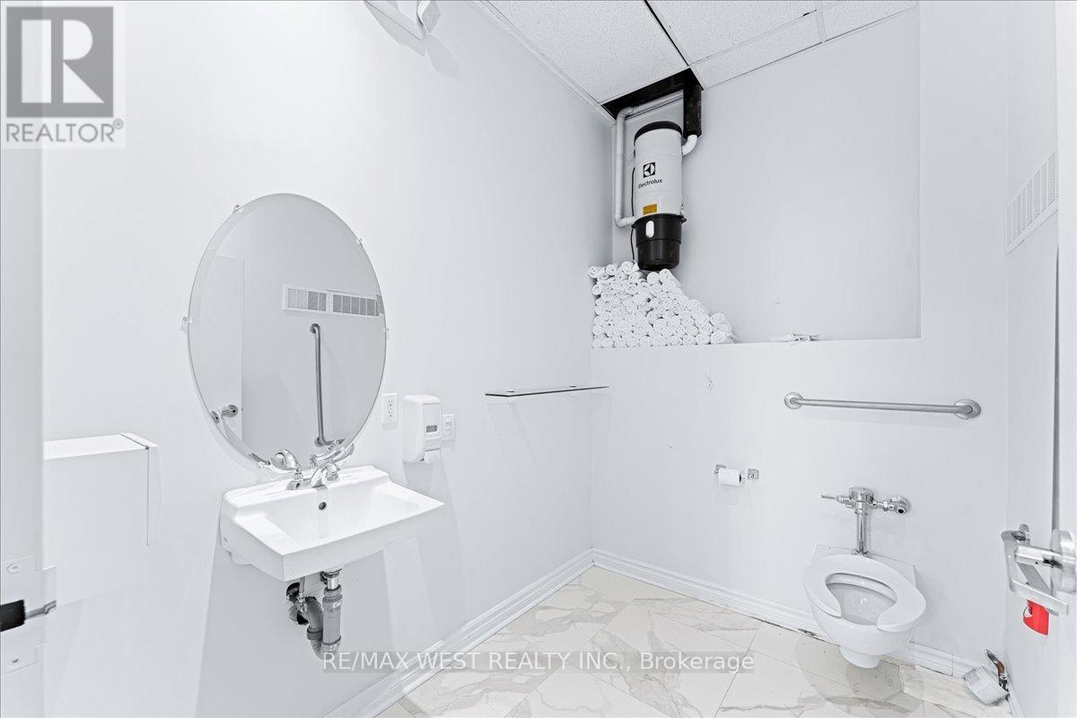 A8 - 9610 Yonge Street, Richmond Hill, Ontario  L4C 1V6 - Photo 22 - N12988302