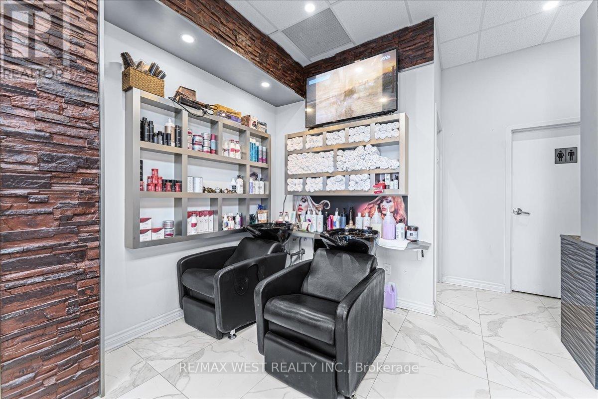 A8 - 9610 Yonge Street, Richmond Hill, Ontario  L4C 1V6 - Photo 6 - N12988302