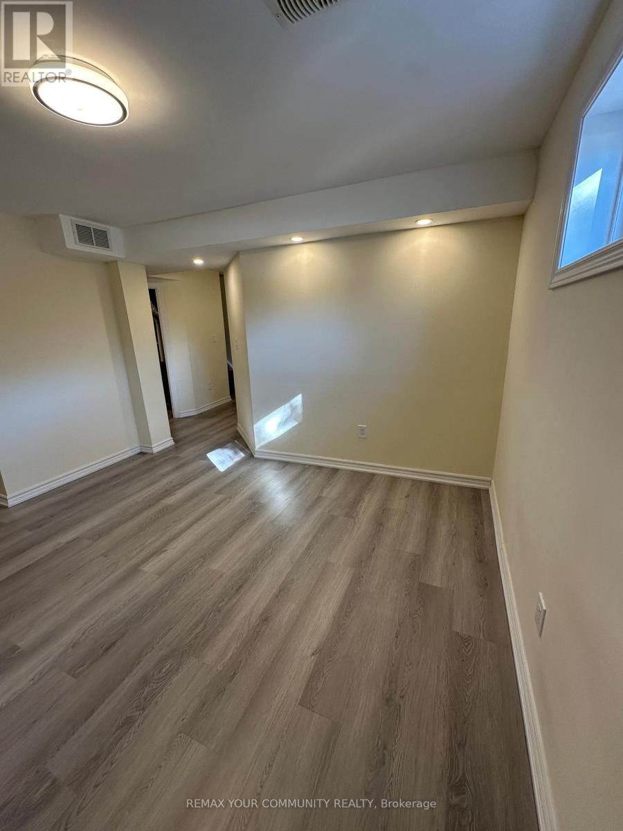 356 Sandford Street, Newmarket, Ontario  L3Y 4S3 - Photo 11 - N12988328