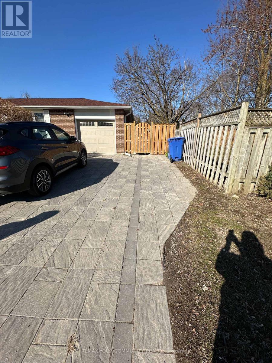 356 Sandford Street, Newmarket, Ontario  L3Y 4S3 - Photo 2 - N12988328