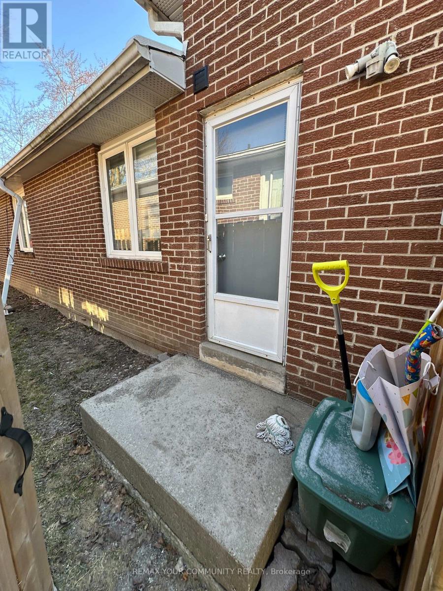 356 Sandford Street, Newmarket, Ontario  L3Y 4S3 - Photo 5 - N12988328