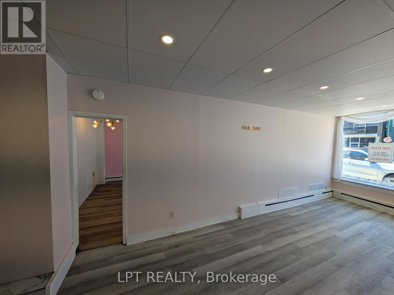 18 King Street, St. Catharines, Ontario  L2R 3H3 - Photo 8 - X12974284