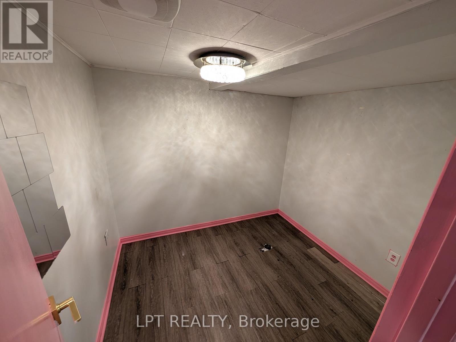 18 King Street, St. Catharines, Ontario  L2R 3H3 - Photo 17 - X12974284