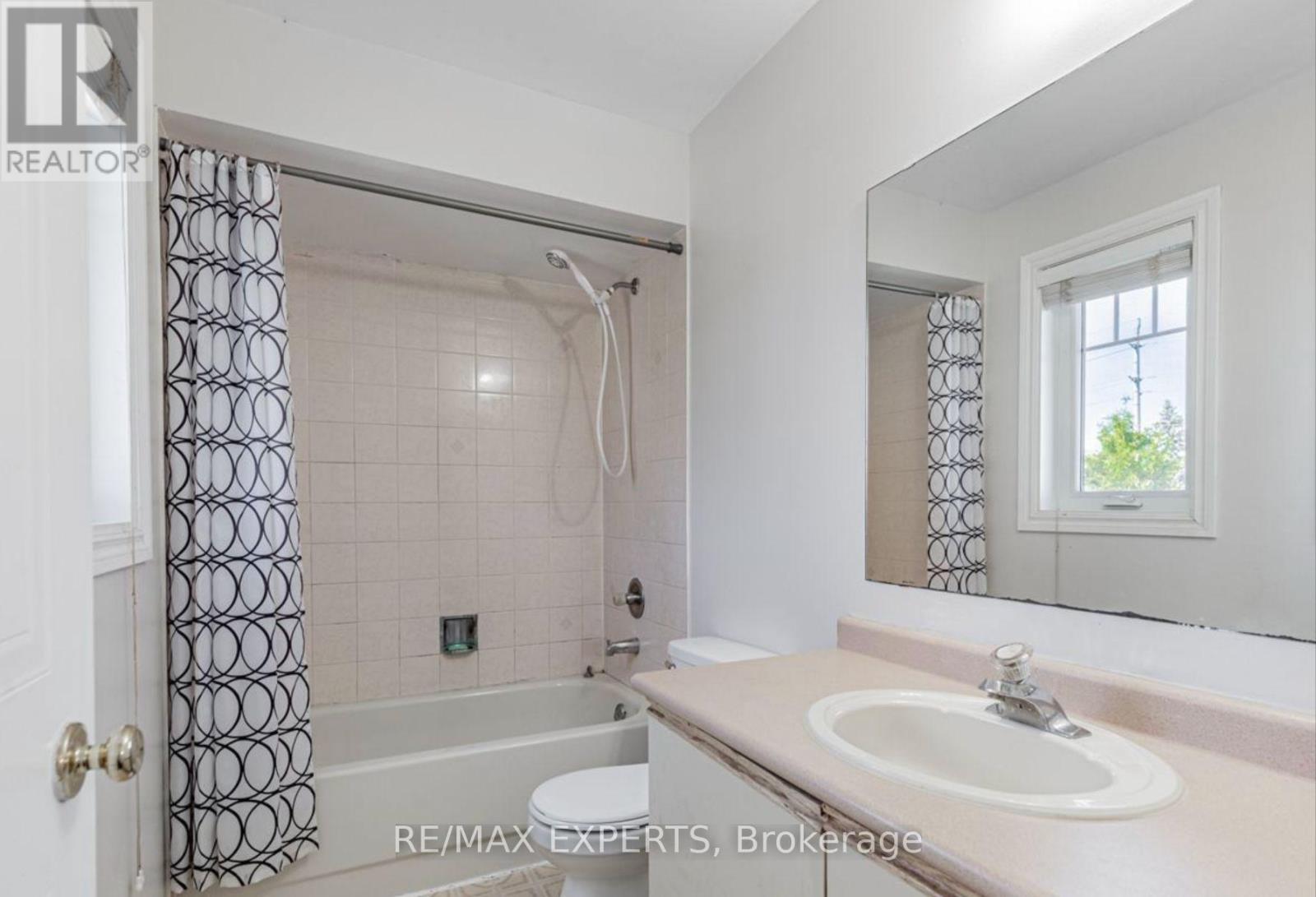 Upper - 135 Livingstone Street W, Barrie, Ontario  L4N 7J4 - Photo 14 - S12988332