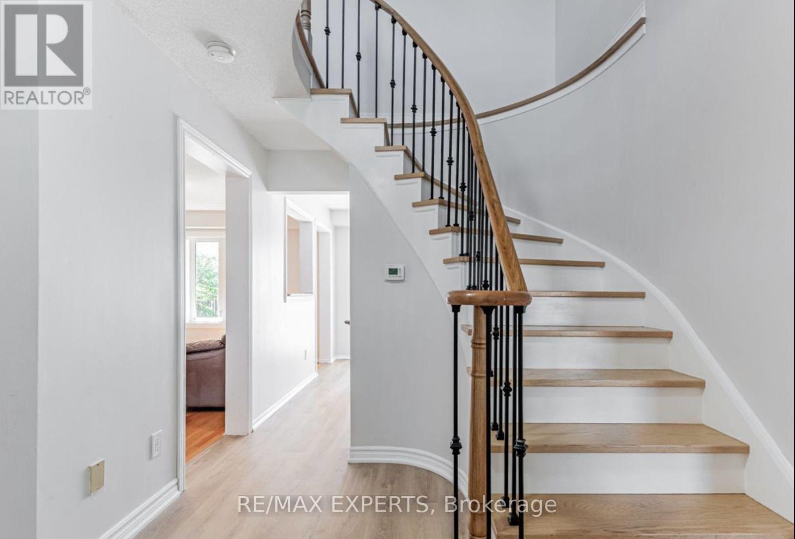 Upper - 135 Livingstone Street W, Barrie, Ontario  L4N 7J4 - Photo 3 - S12988332