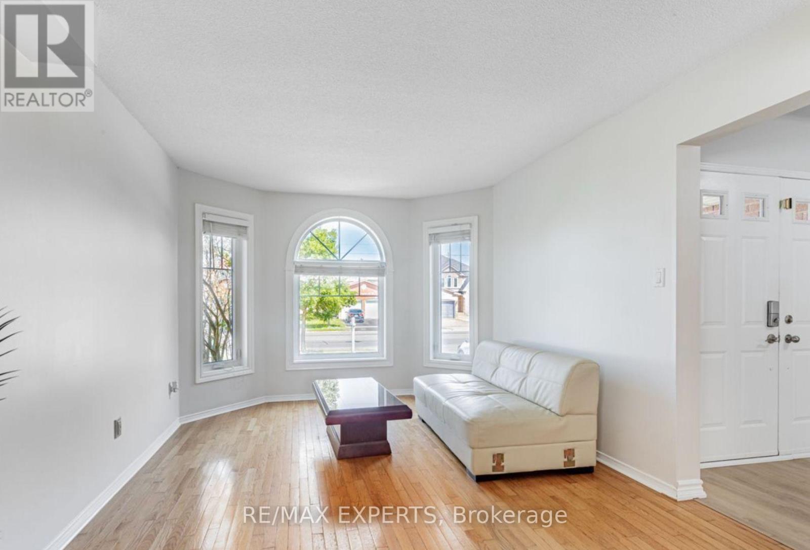 Upper - 135 Livingstone Street W, Barrie, Ontario  L4N 7J4 - Photo 4 - S12988332