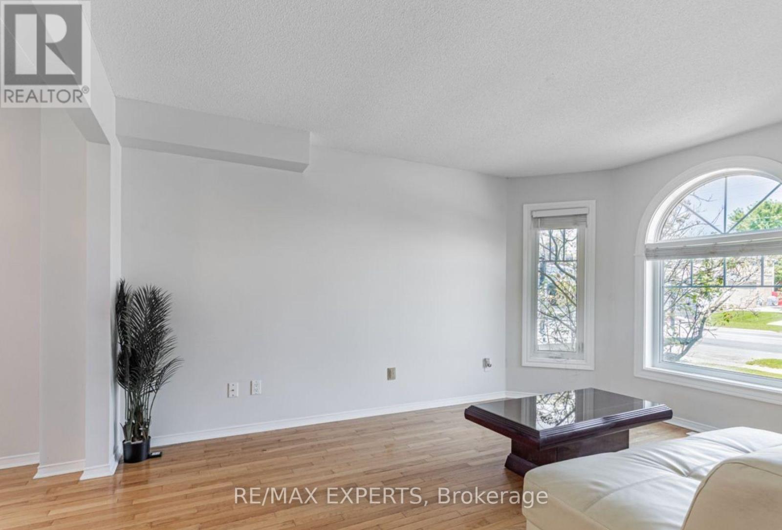 Upper - 135 Livingstone Street W, Barrie, Ontario  L4N 7J4 - Photo 5 - S12988332