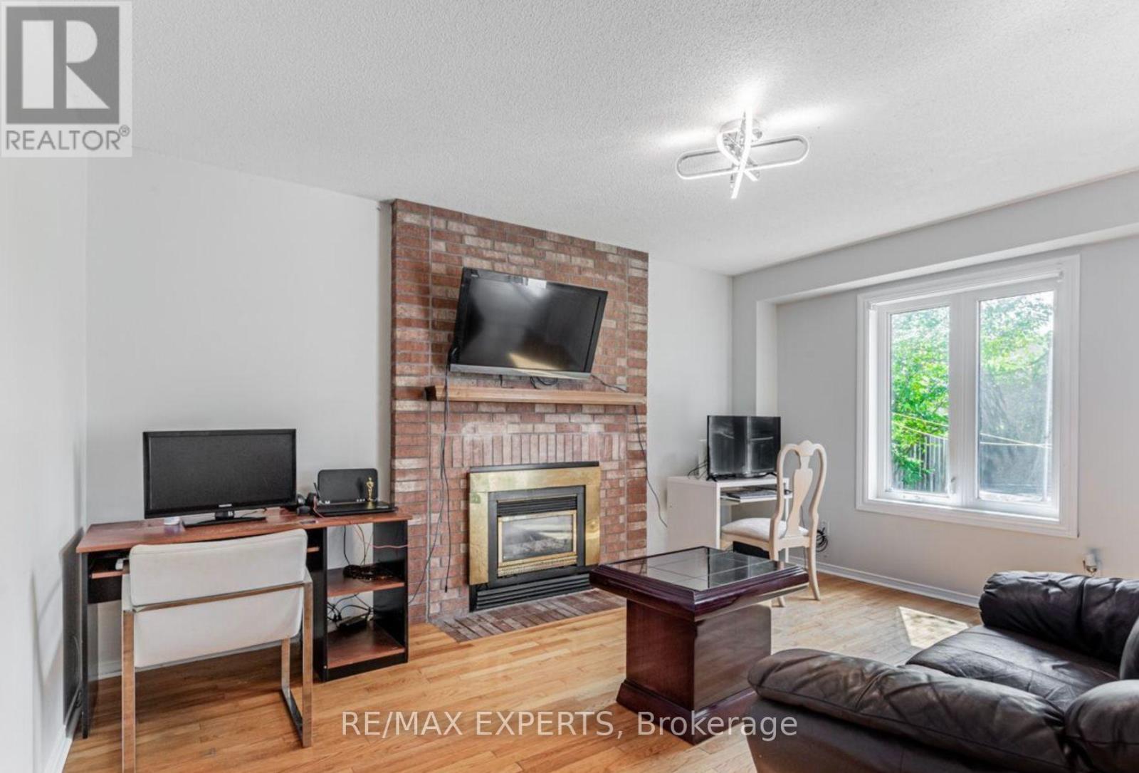 Upper - 135 Livingstone Street W, Barrie, Ontario  L4N 7J4 - Photo 8 - S12988332