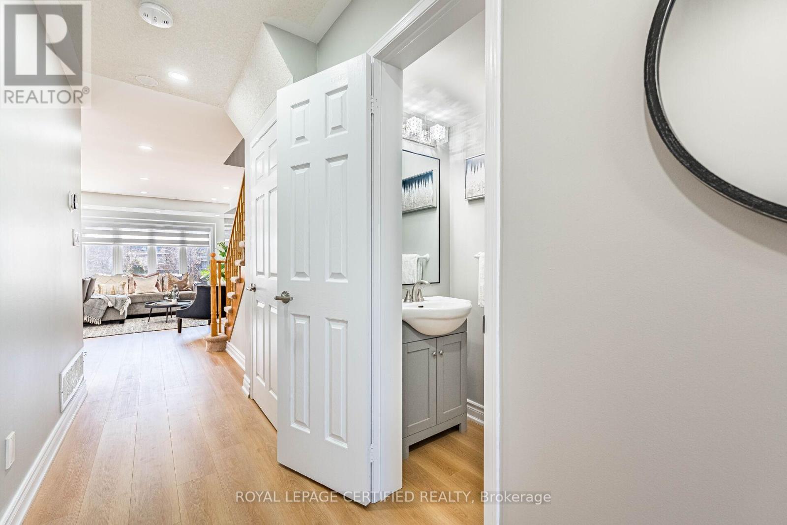 20 Harding Street, Halton Hills, Ontario  L7G 6B1 - Photo 7 - W12988306