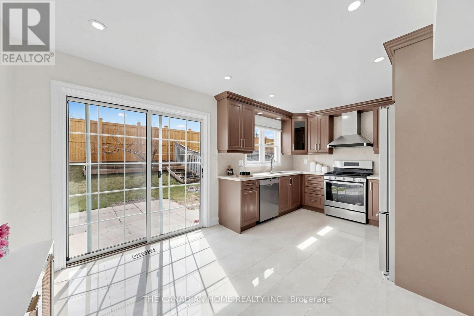 80 Mt Ranier Crescent E, Brampton, Ontario  L6R 2L1 - Photo 13 - W12988322