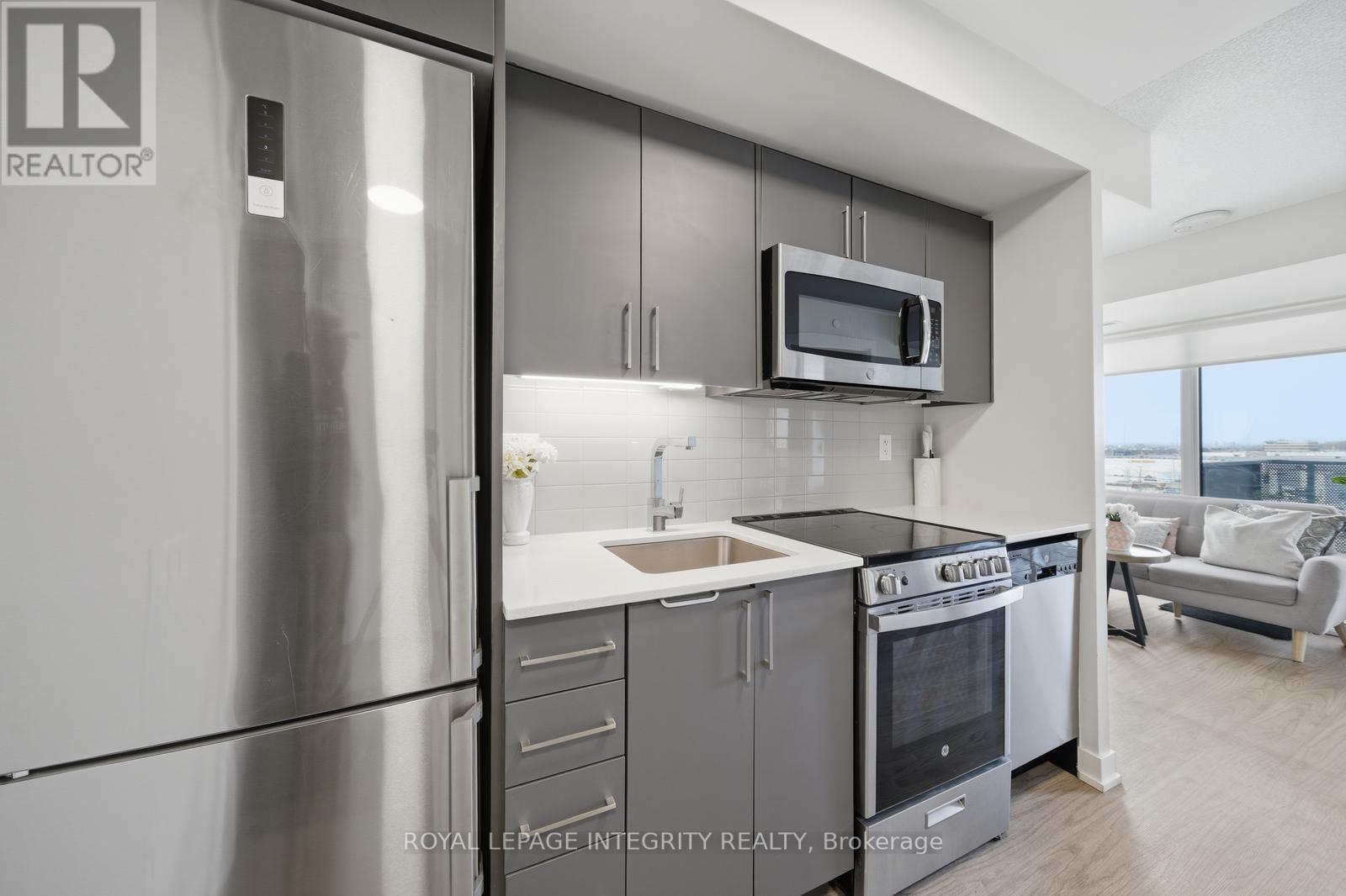 807 - 38 Monte Kwinter Court, Toronto, Ontario M3H 0E2 - Photo 7 - C12988360