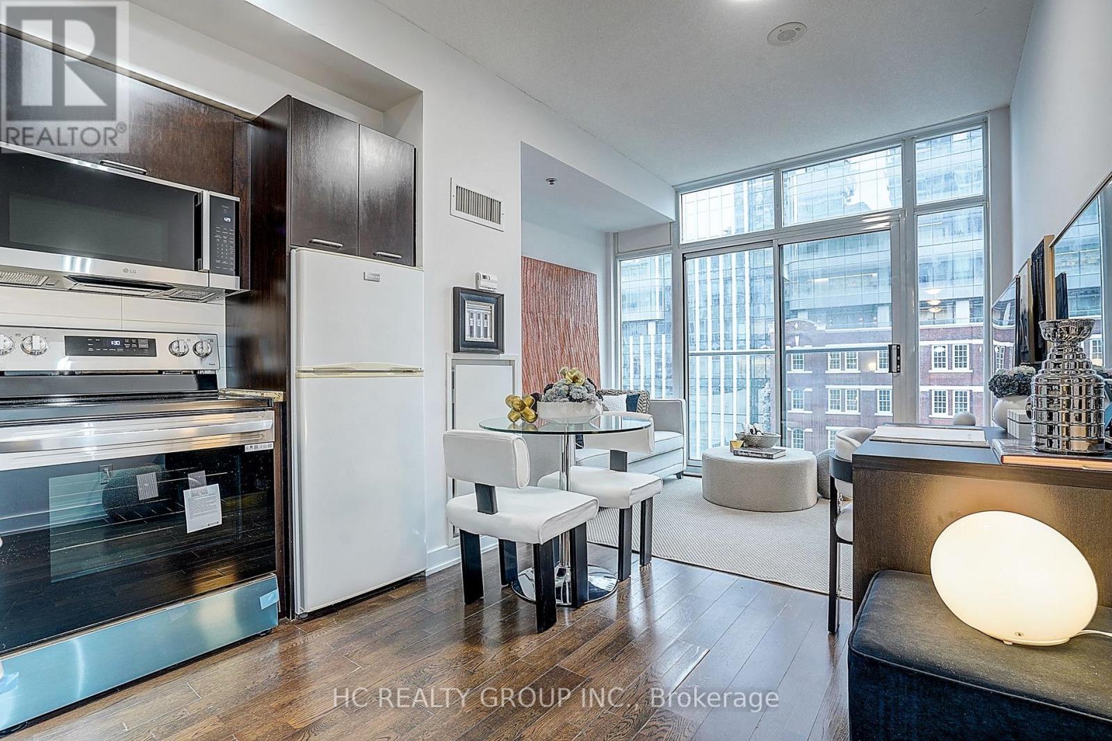 705 - 21 Nelson Street, Toronto, Ontario  M5V 3H9 - Photo 15 - C12988362