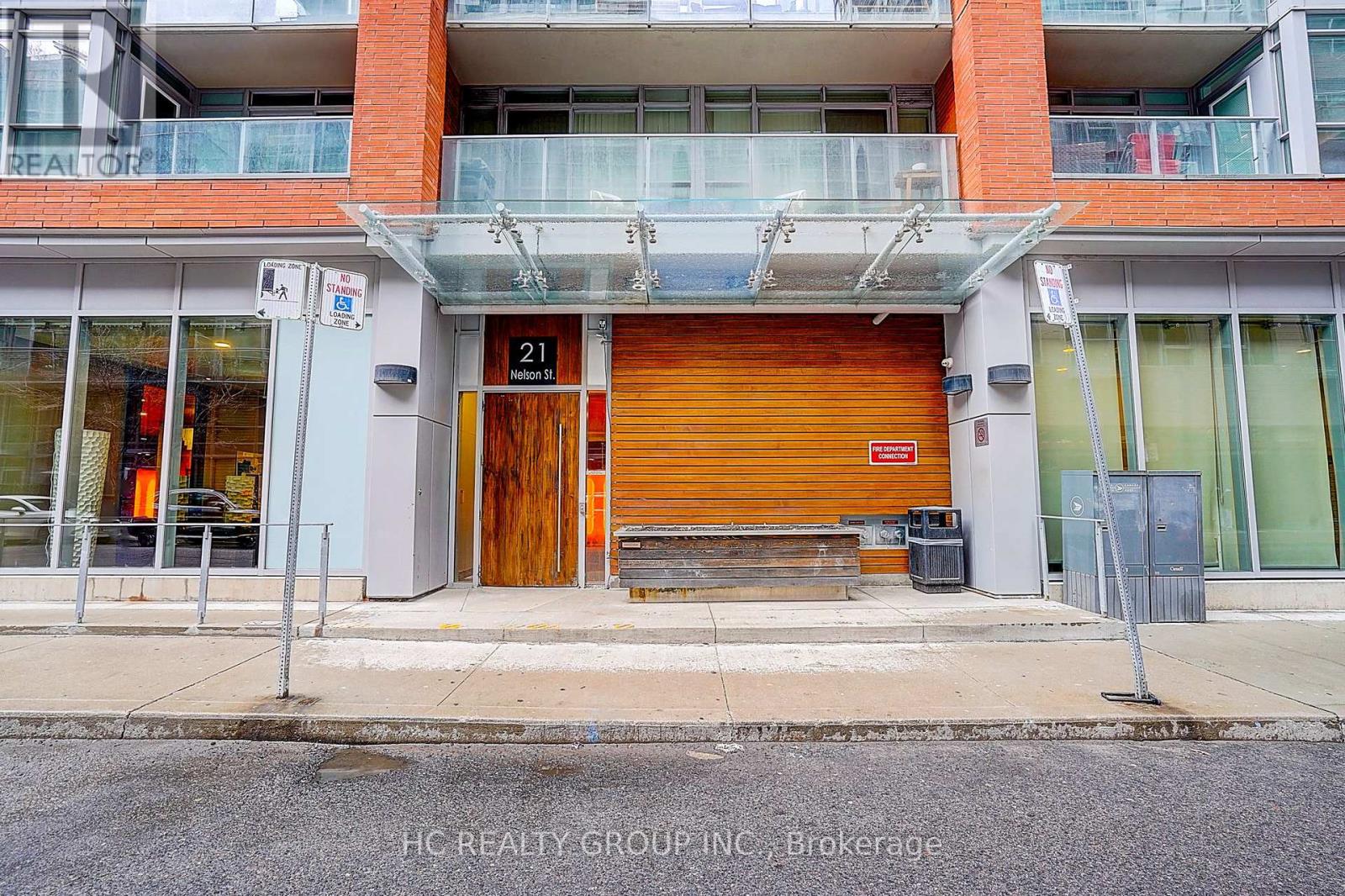 705 - 21 Nelson Street, Toronto, Ontario  M5V 3H9 - Photo 2 - C12988362