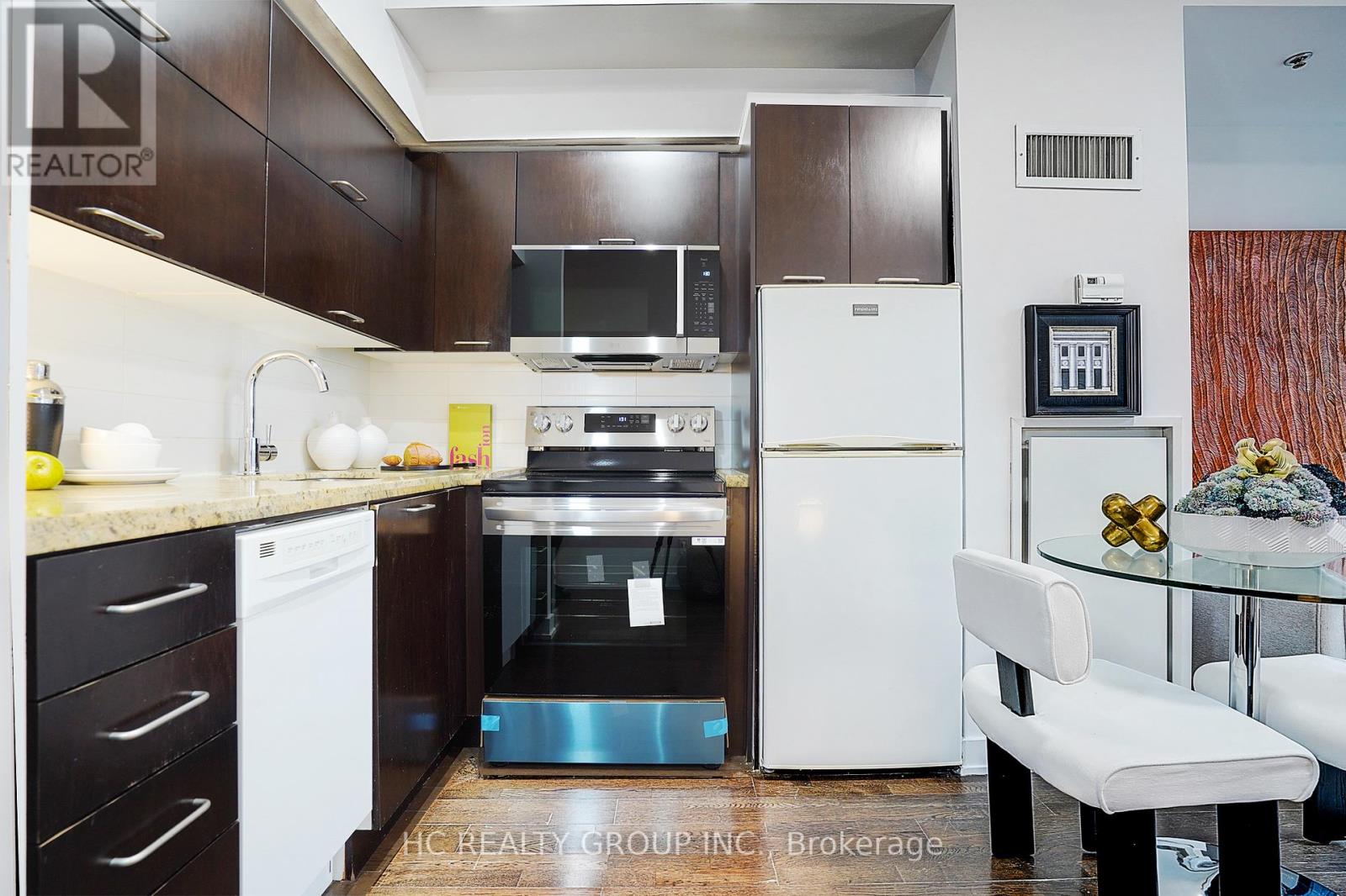 705 - 21 Nelson Street, Toronto, Ontario  M5V 3H9 - Photo 27 - C12988362