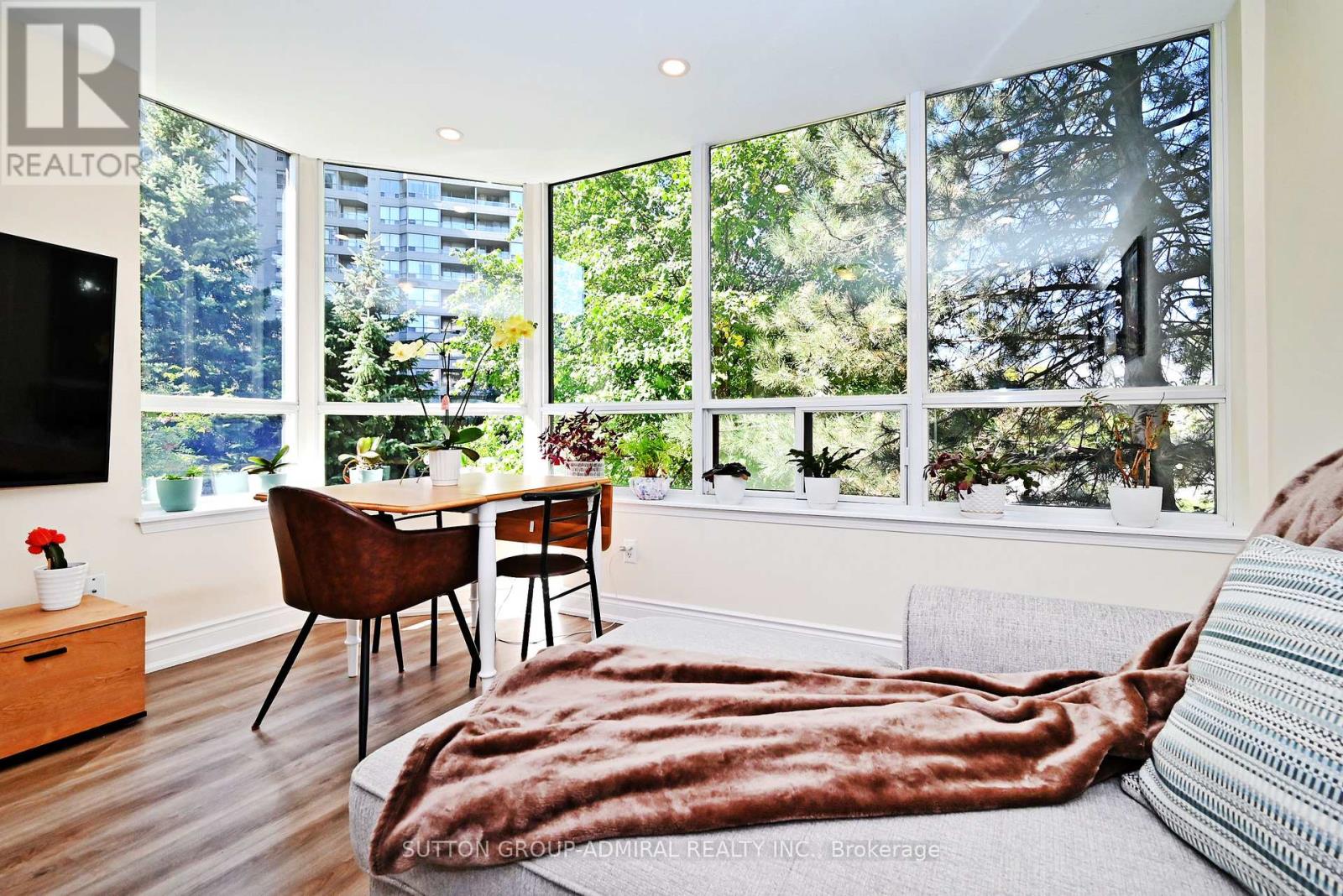 203 - 91 Townsgate Drive, Vaughan, Ontario L4J 8E8 - Photo 11 - N12988358