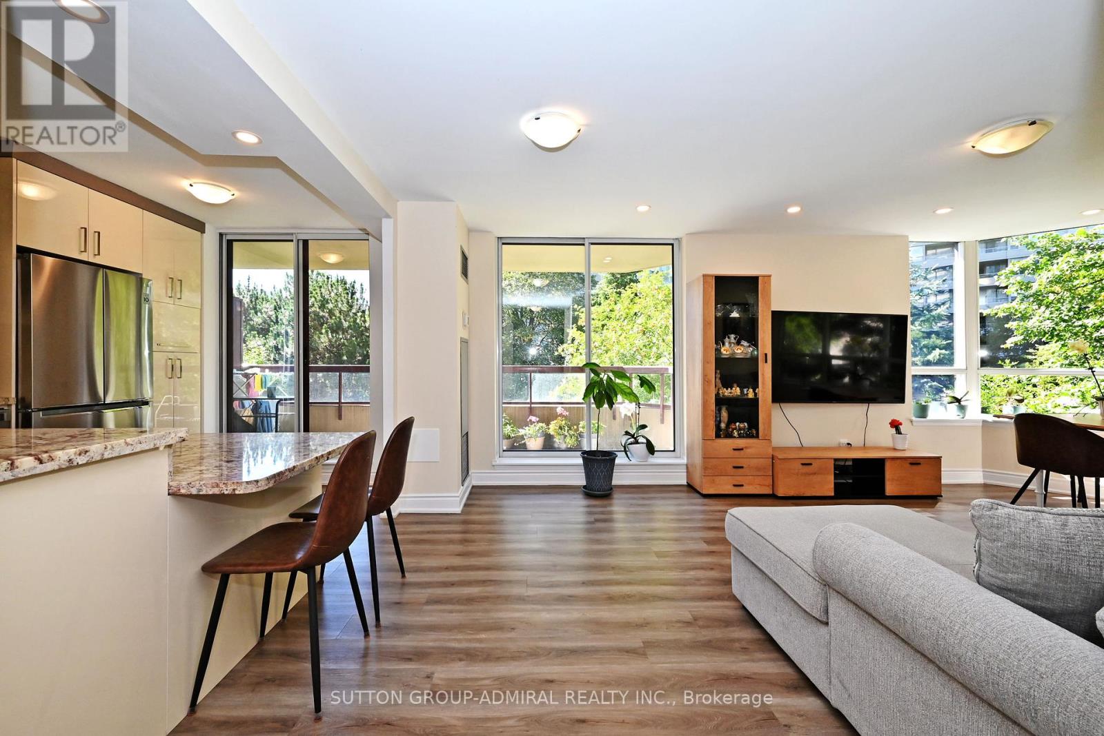 203 - 91 Townsgate Drive, Vaughan, Ontario L4J 8E8 - Photo 4 - N12988358