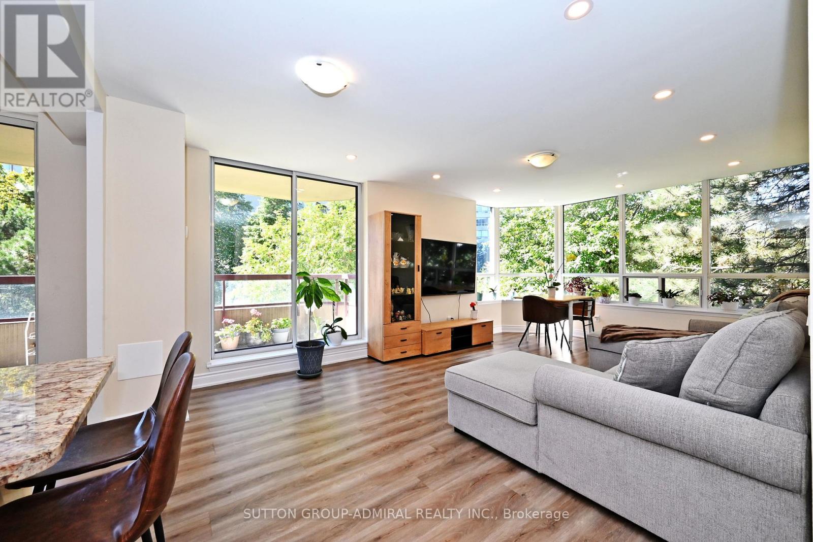 203 - 91 Townsgate Drive, Vaughan, Ontario L4J 8E8 - Photo 5 - N12988358