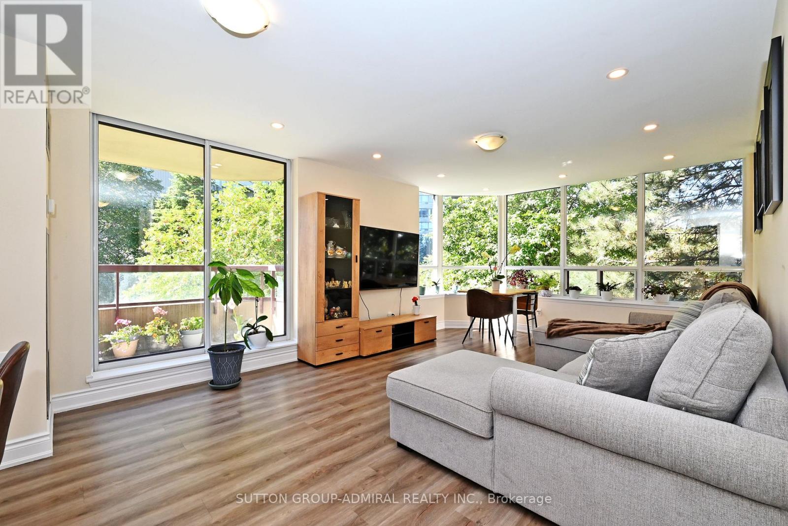 203 - 91 Townsgate Drive, Vaughan, Ontario L4J 8E8 - Photo 6 - N12988358