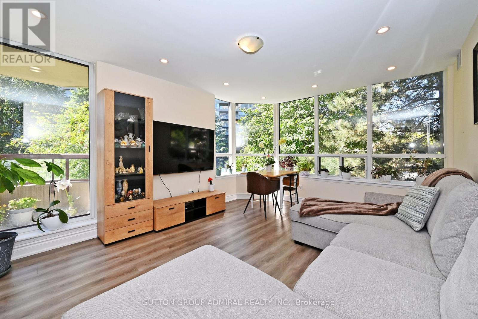 203 - 91 Townsgate Drive, Vaughan, Ontario L4J 8E8 - Photo 8 - N12988358