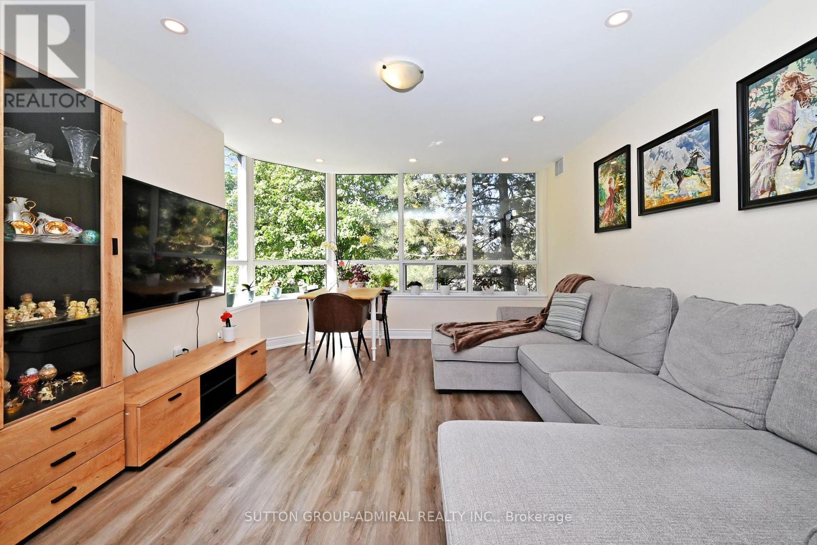 203 - 91 Townsgate Drive, Vaughan, Ontario L4J 8E8 - Photo 9 - N12988358