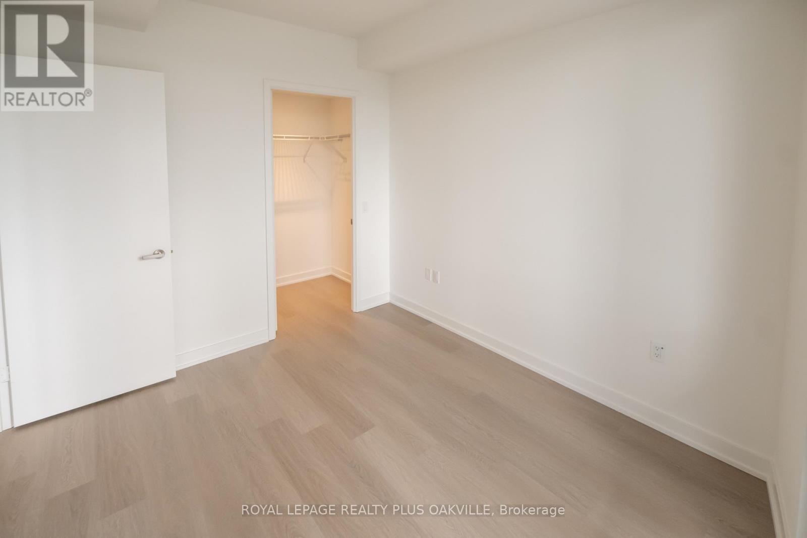 1505 - 488 Burnhamthorpe Road W, Mississauga, Ontario  L5B 0R4 - Photo 11 - W12988364